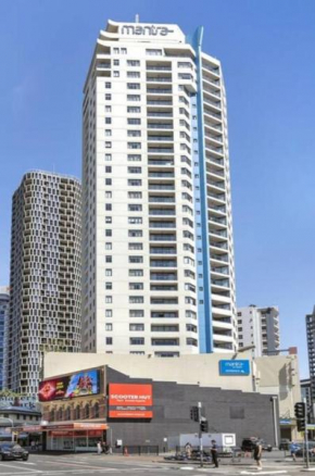 1Bed 1Bath with Story Bridge and River Views, Parking, and Private Balcony